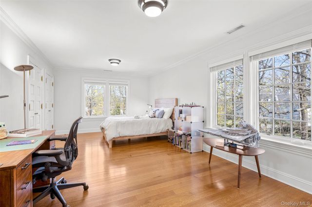 20 Oxford Road, Scarsdale, NY 10583