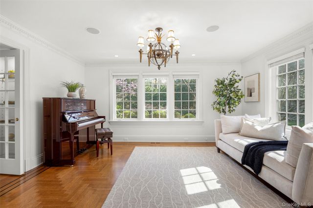 20 Oxford Road, Scarsdale, NY 10583