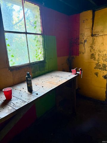 9118 W Canal Street, Yorktown, IN 47396