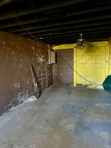 9118 W Canal Street, Yorktown, IN 47396