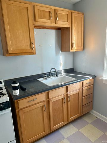 9118 W Canal Street, Yorktown, IN 47396