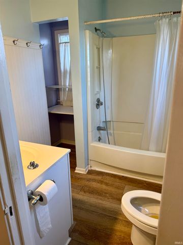 9118 W Canal Street, Yorktown, IN 47396