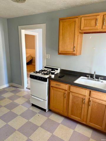 9118 W Canal Street, Yorktown, IN 47396