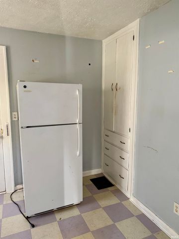 9118 W Canal Street, Yorktown, IN 47396