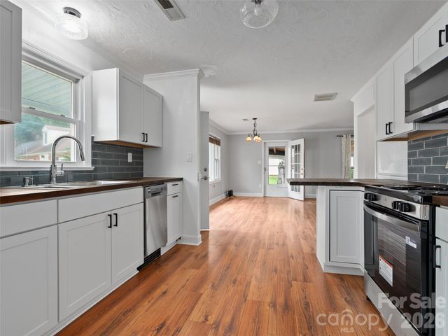 151 Meadow Street, Waynesville, NC 28786