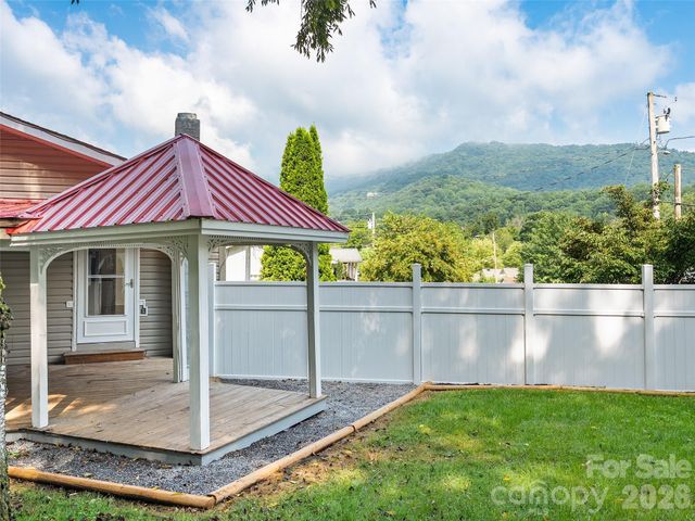 151 Meadow Street, Waynesville, NC 28786