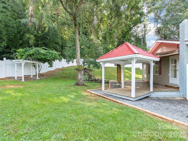 151 Meadow Street, Waynesville, NC 28786