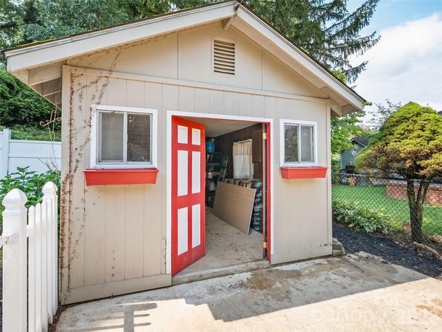 151 Meadow Street, Waynesville, NC 28786