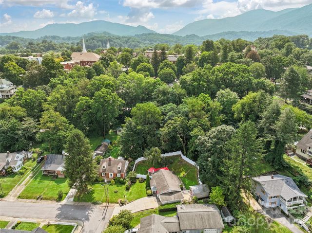 151 Meadow Street, Waynesville, NC 28786
