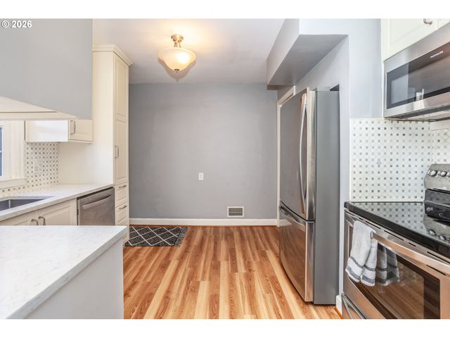 9436 Ne PRESCOTT St, Portland, OR 97220