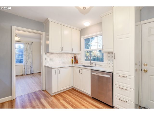 9436 Ne PRESCOTT St, Portland, OR 97220