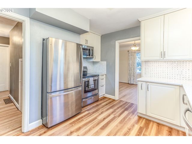 9436 Ne PRESCOTT St, Portland, OR 97220