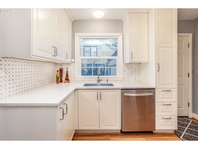 9436 Ne PRESCOTT St, Portland, OR 97220