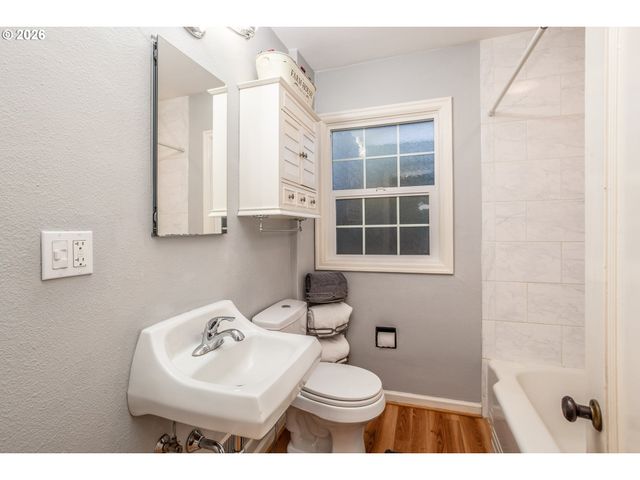 9436 Ne PRESCOTT St, Portland, OR 97220