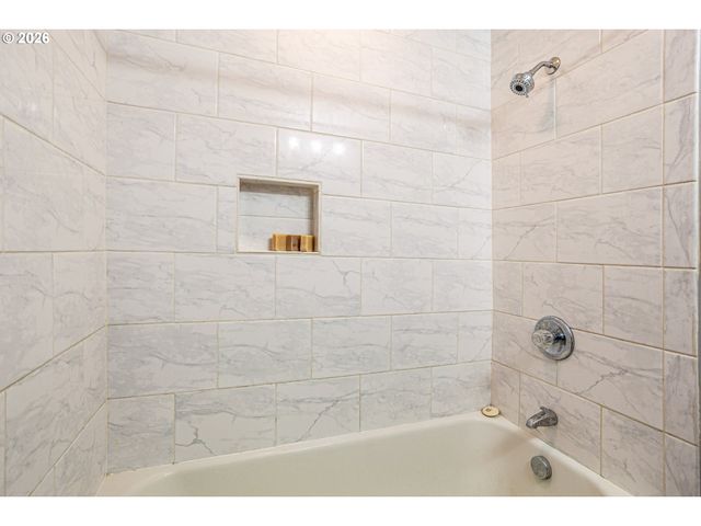 9436 Ne PRESCOTT St, Portland, OR 97220