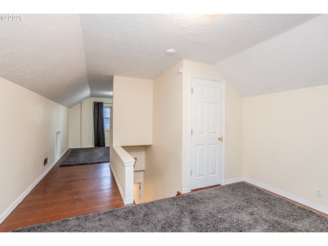 9436 Ne PRESCOTT St, Portland, OR 97220