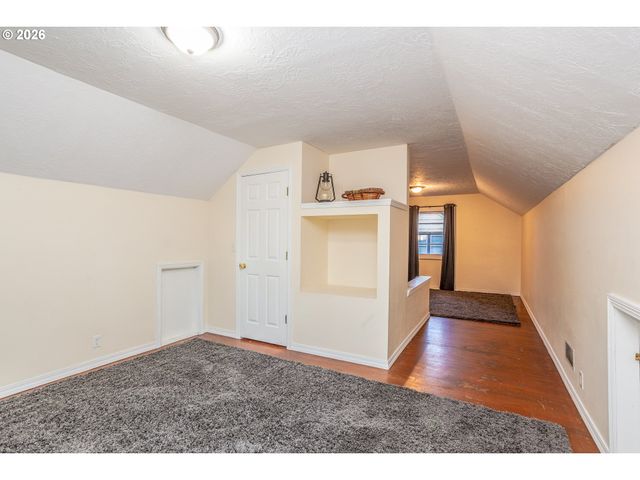 9436 Ne PRESCOTT St, Portland, OR 97220