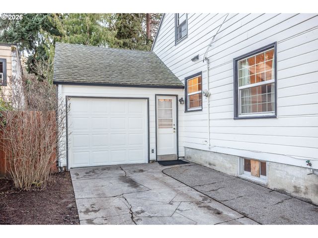 9436 Ne PRESCOTT St, Portland, OR 97220