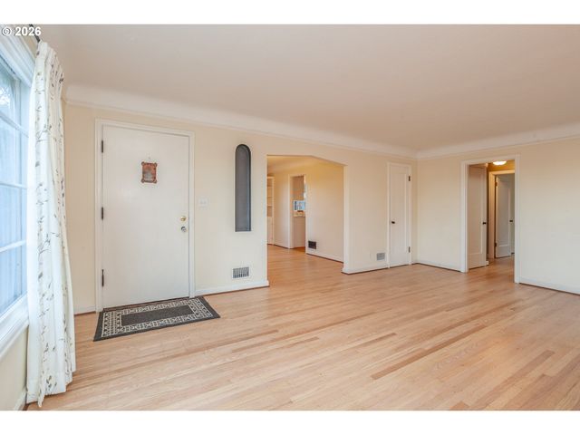 9436 Ne PRESCOTT St, Portland, OR 97220