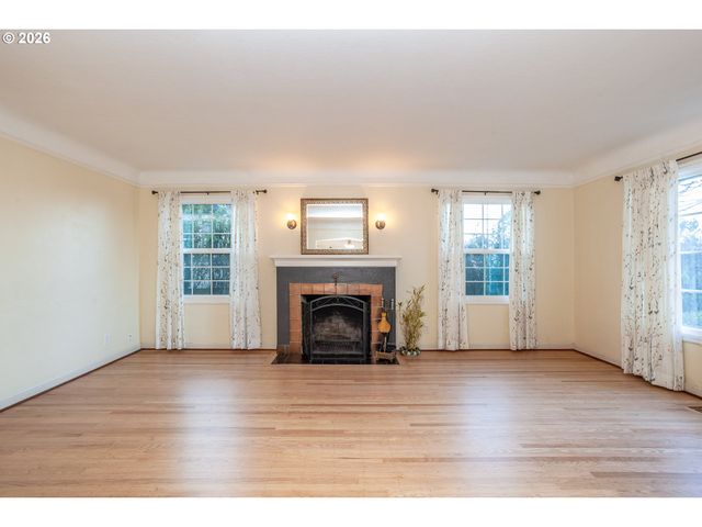 9436 Ne PRESCOTT St, Portland, OR 97220