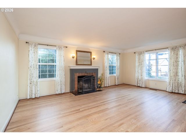 9436 Ne PRESCOTT St, Portland, OR 97220