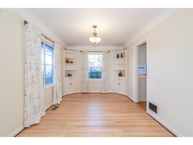 9436 Ne PRESCOTT St, Portland, OR 97220