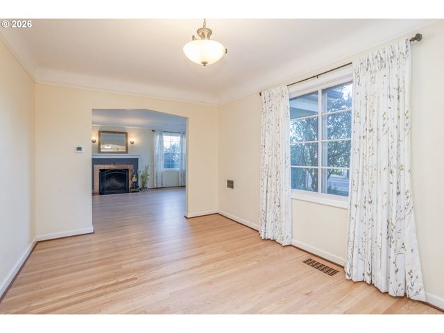 9436 Ne PRESCOTT St, Portland, OR 97220