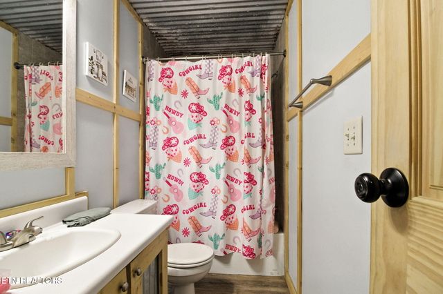 810 Layman Drive, Dandridge, TN 37725