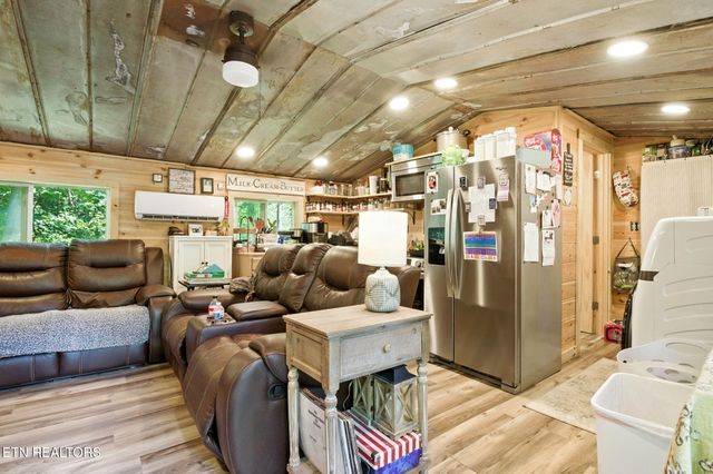 810 Layman Drive, Dandridge, TN 37725