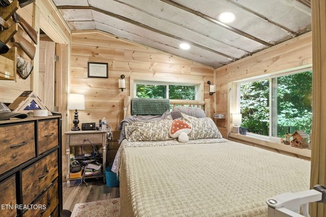 810 Layman Drive, Dandridge, TN 37725