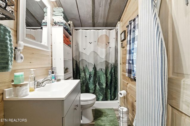 810 Layman Drive, Dandridge, TN 37725