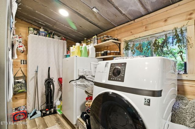 810 Layman Drive, Dandridge, TN 37725