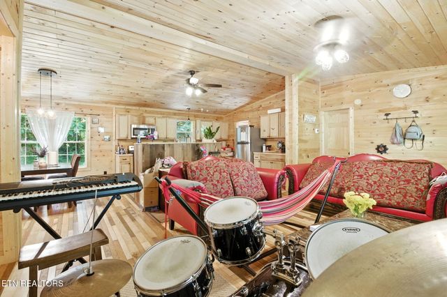 810 Layman Drive, Dandridge, TN 37725