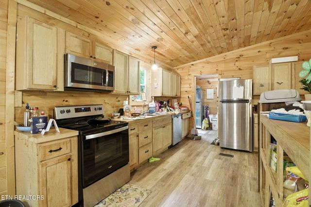 810 Layman Drive, Dandridge, TN 37725