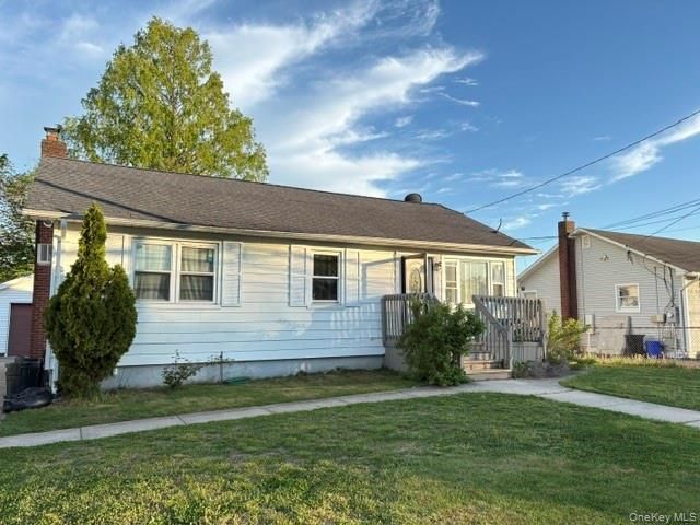 811 9th Street, West Babylon, NY 11704