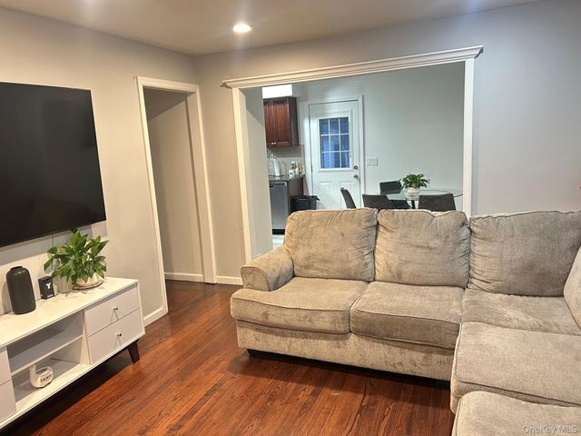 811 9th Street, West Babylon, NY 11704