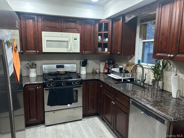 811 9th Street, West Babylon, NY 11704