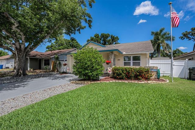 2907 WHISPERING DRIVE N, Largo, FL 33771