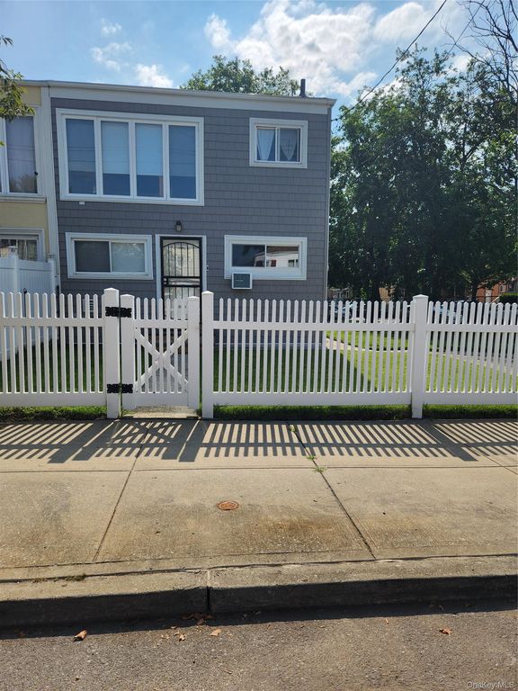 14969 257th Street 1 floor, Rosedale, NY 11422
