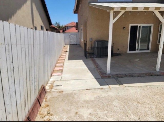 7598 Honeysuckle, Fontana, CA 92336