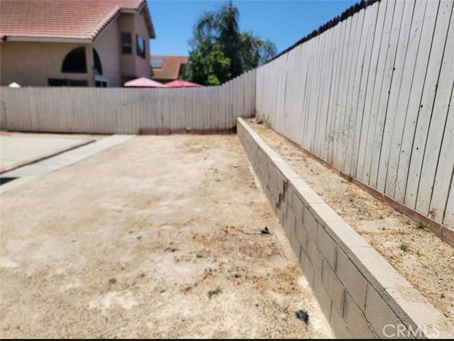 7598 Honeysuckle, Fontana, CA 92336