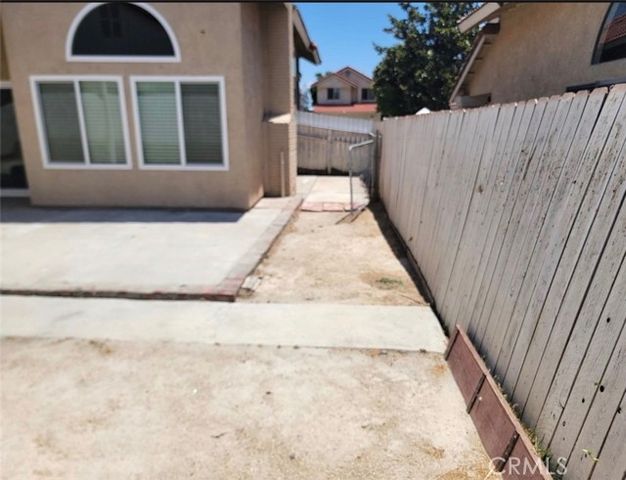 7598 Honeysuckle, Fontana, CA 92336