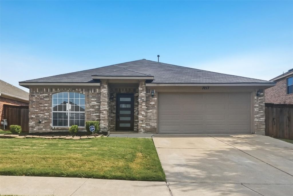 7217 Fossil Hill Drive, Arlington, TX 76002 — exterior