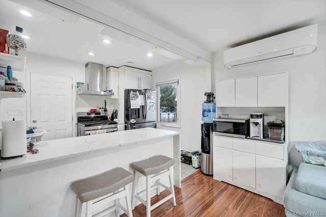 37 9th Street, Hicksville, NY 11801