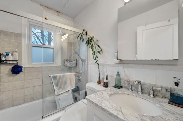 37 9th Street, Hicksville, NY 11801