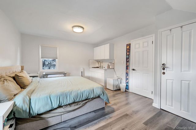 37 9th Street, Hicksville, NY 11801