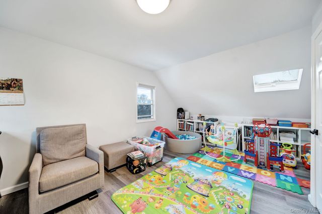 37 9th Street, Hicksville, NY 11801