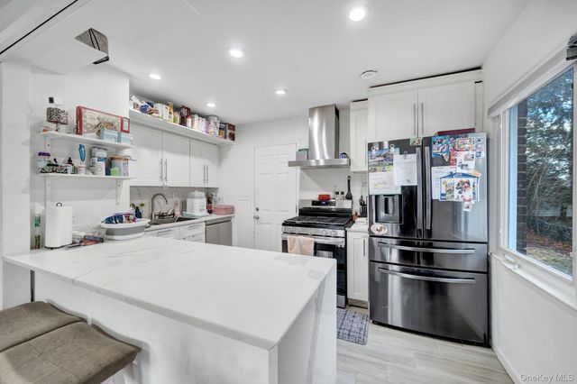 37 9th Street, Hicksville, NY 11801