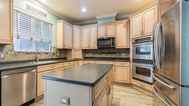 2807 WINDCREST OAKS COURT, Valrico, FL 33594