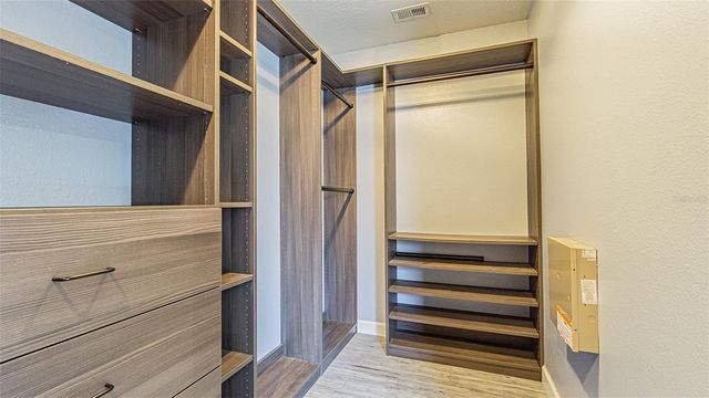 2807 WINDCREST OAKS COURT, Valrico, FL 33594